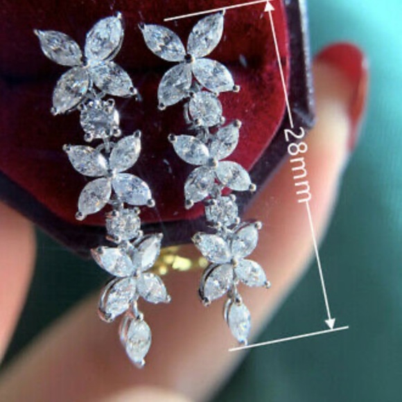 New Sterling silver Diamond Earrings - Picture 4 of 6